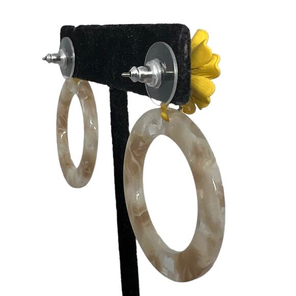 Vintage 1970s Yellow, White & Beige Floral Gem Hoop Post Earrings Retro Jewelry - Picture 4 of 12